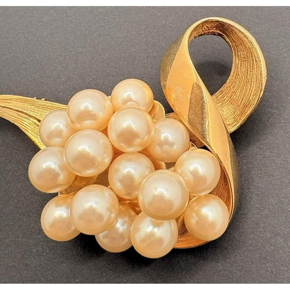 Vintage Faux Pearl Cluster Bouquet Brooch Flower Ribbon MCM Retro Glam 2.5